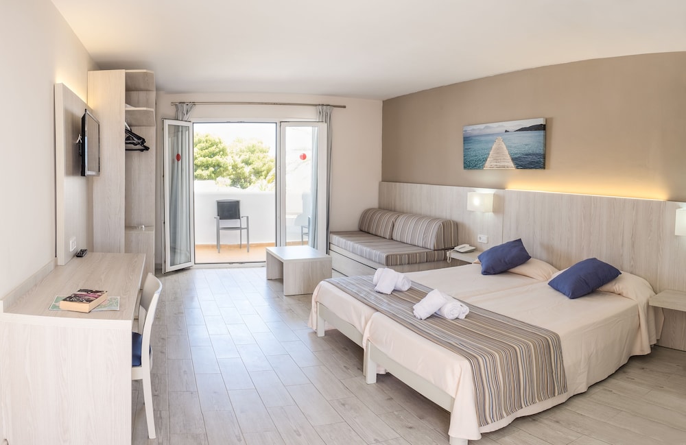 Hotel Club Es Talaial — Rooms in Cala d´Or, Balearic Islands
