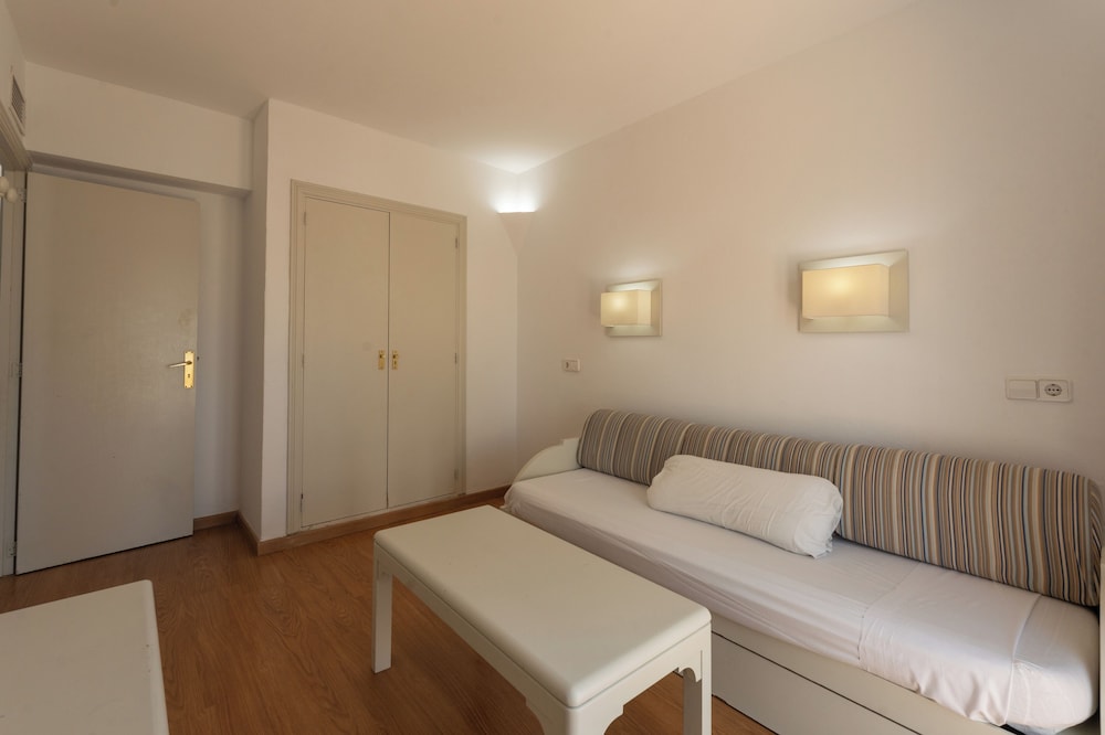 Hotel Club Es Talaial — Rooms in Cala d´Or, Balearic Islands