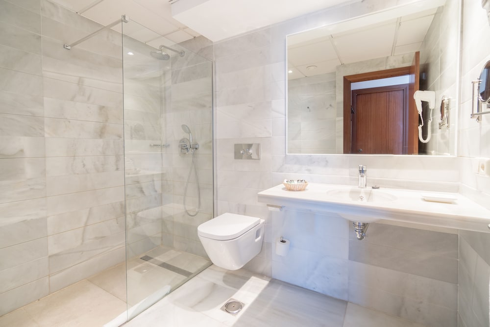 Aparthotel Tropicana — Hotel rooms in Cala Millor, Balearic Islands