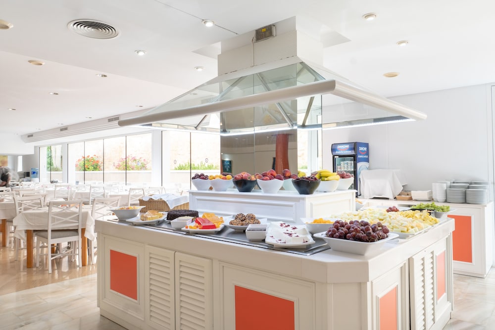 Aparthotel Tropicana — Restaurant & bars in Cala Millor, Balearic Islands