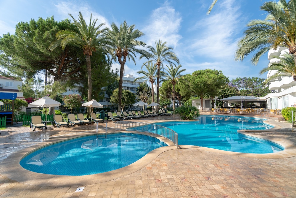 Aparthotel Tropicana — Swimming pool in Cala Millor, Balearic Islands