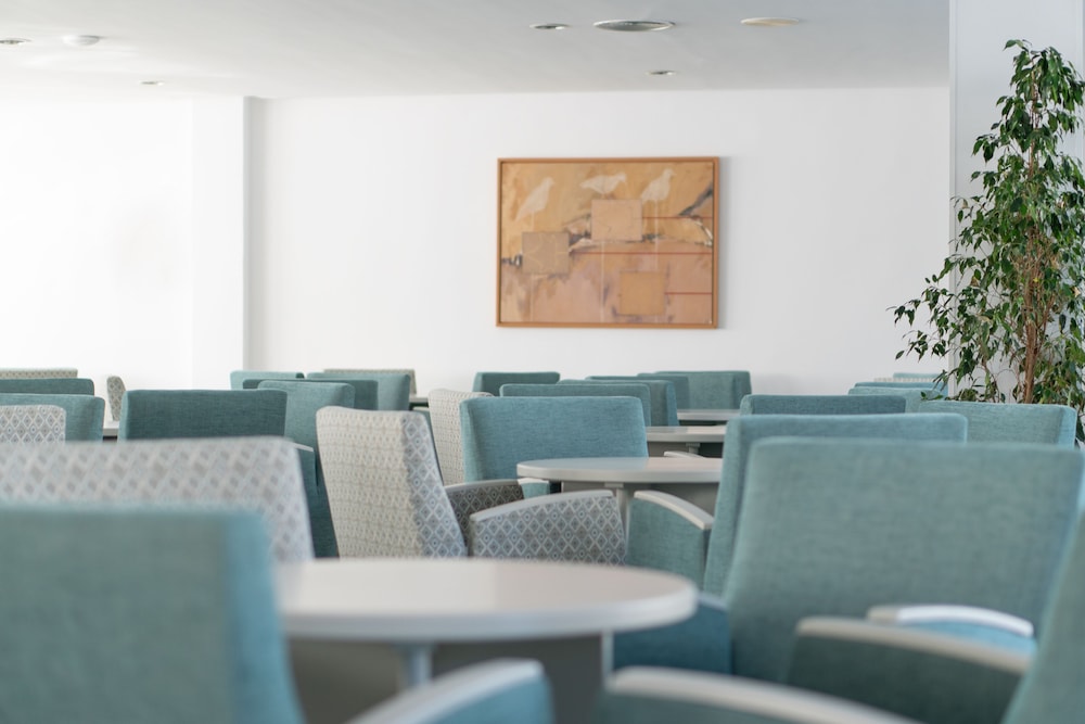 Aparthotel Tropicana — Restaurant & bars in Cala Millor, Balearic Islands