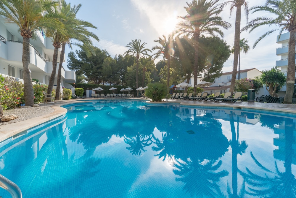 Aparthotel Tropicana — Swimming pool in Cala Millor, Balearic Islands