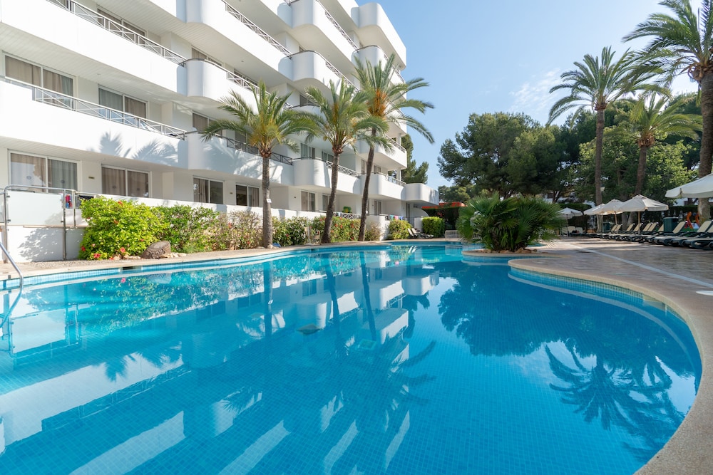 Aparthotel Tropicana — Swimming pool in Cala Millor, Balearic Islands