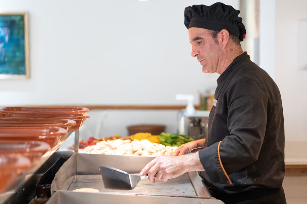 Aparthotel Tropicana — Restaurant & bars in Cala Millor, Balearic Islands