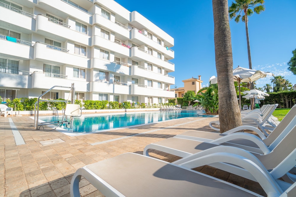 Aparthotel Tropicana — Swimming pool in Cala Millor, Balearic Islands
