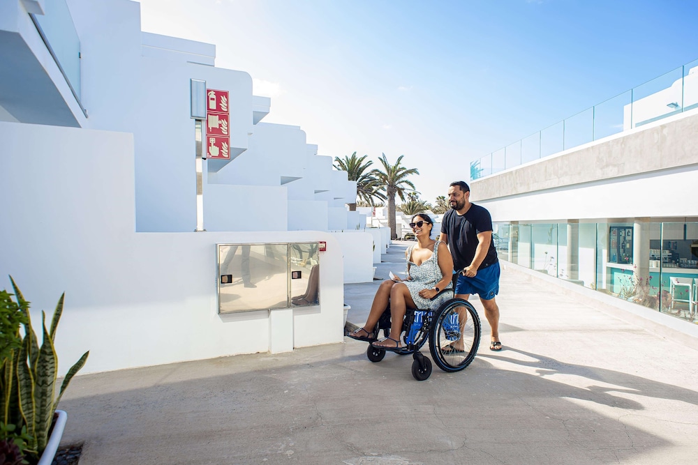 Hotel Taimar — Hotel building in Costa Calma, Canary Islands