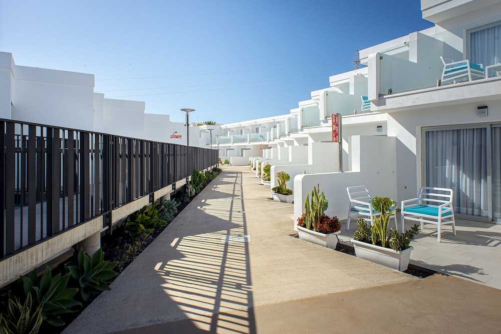 Hotel Taimar — Hotel building in Costa Calma, Canary Islands