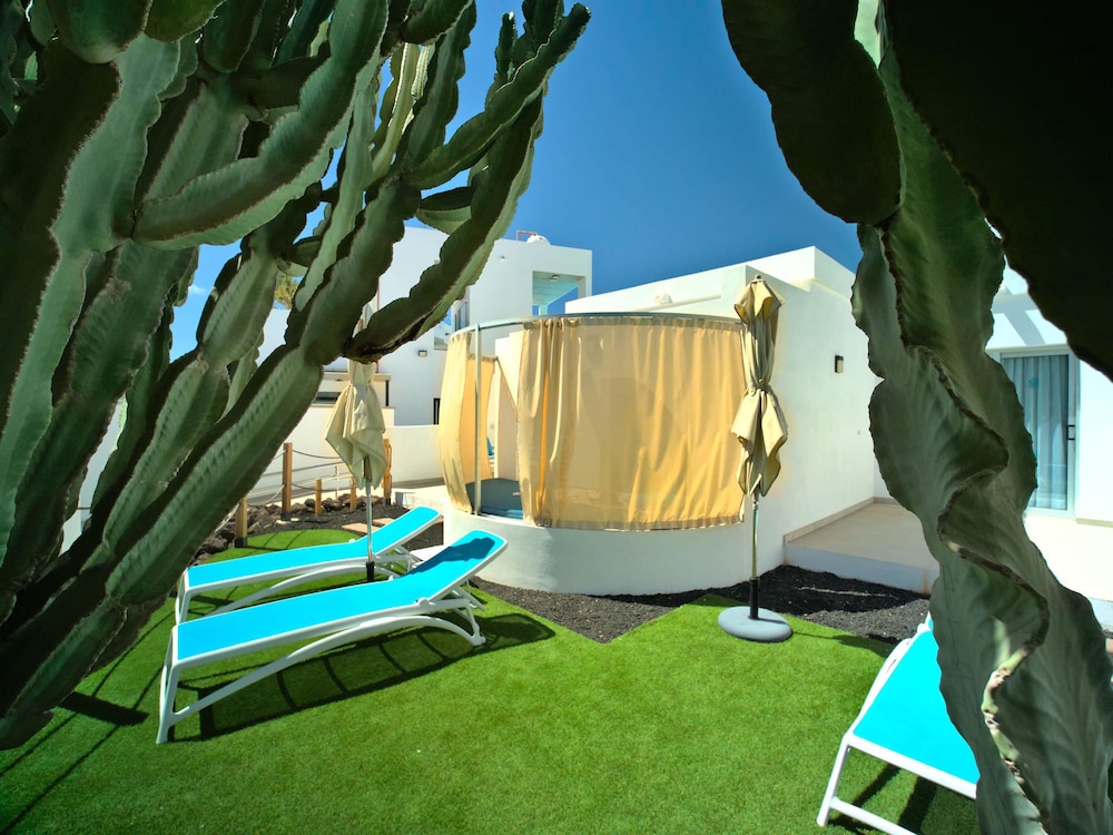 Hotel Taimar — Hotel building in Costa Calma, Canary Islands
