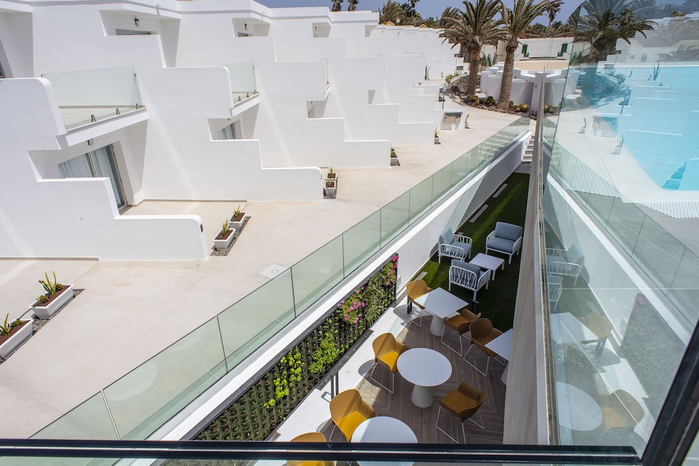 Hotel Taimar — Hotel building in Costa Calma, Canary Islands