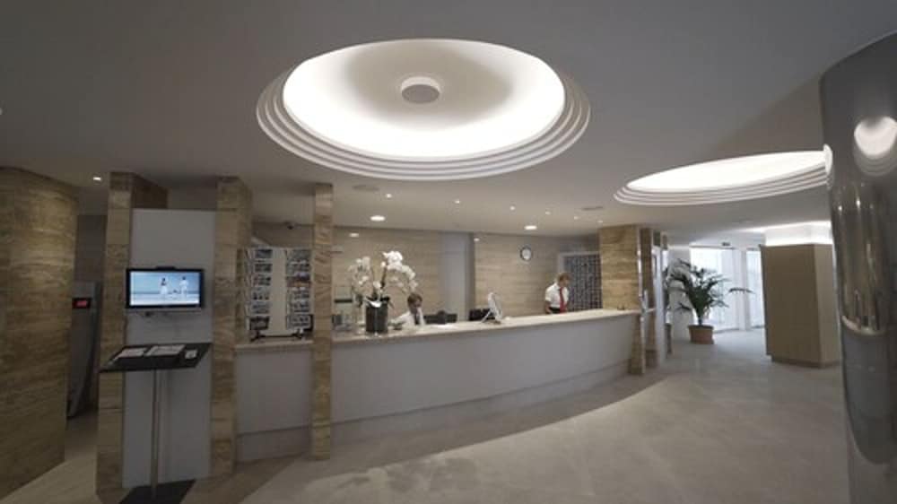 Hotel Girasol — Hotel building in Cala Millor, Balearic Islands
