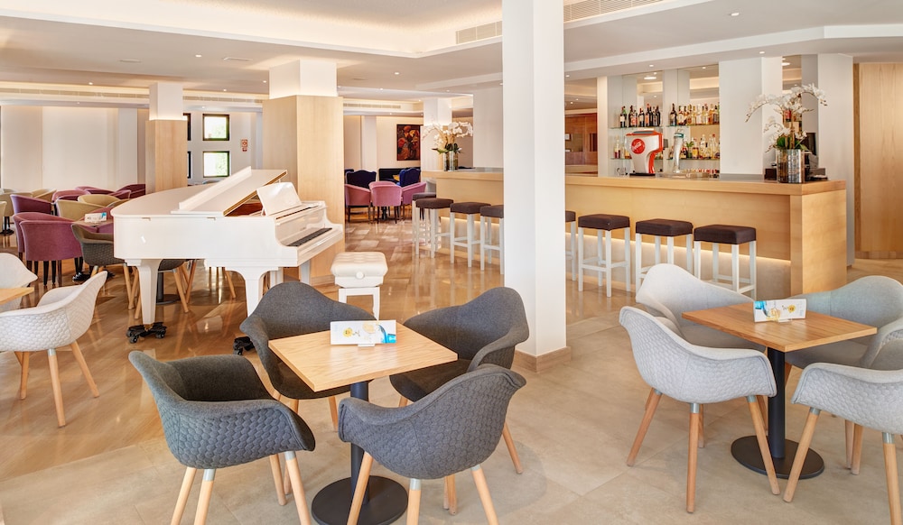 Hotel Girasol — Restaurant & bars in Cala Millor, Balearic Islands