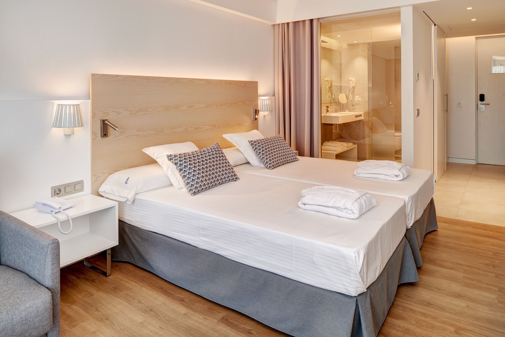 Hotel Girasol — Hotel rooms in Cala Millor, Balearic Islands