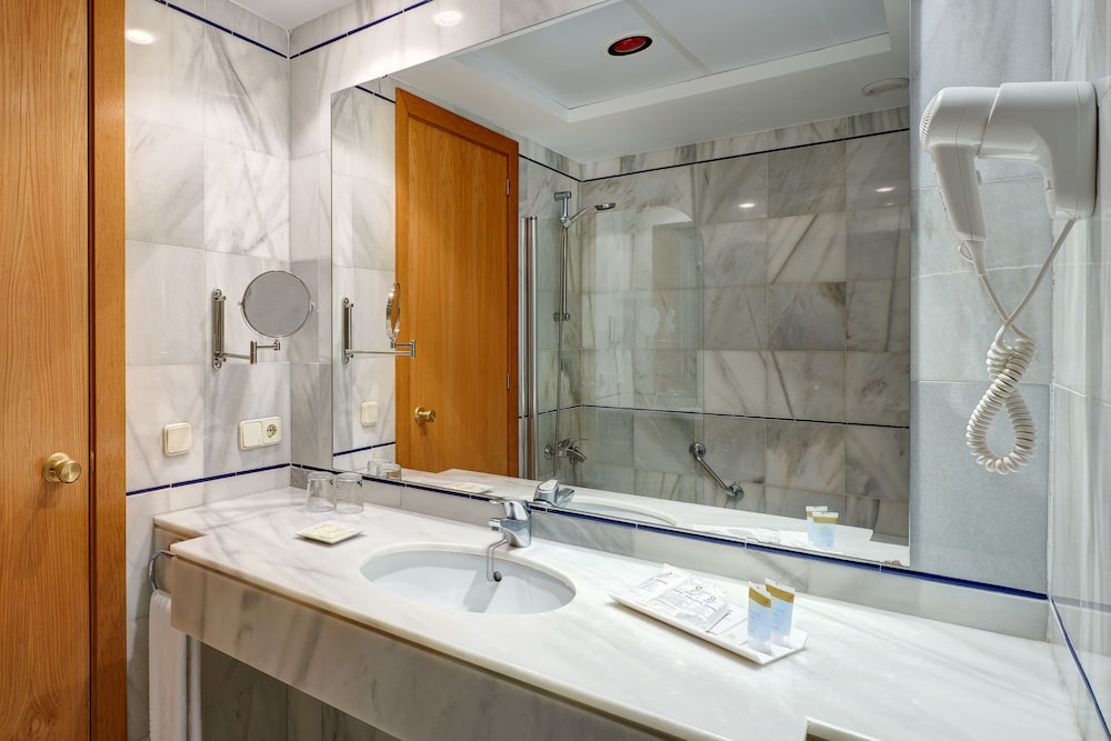 Hotel Girasol — Hotel rooms in Cala Millor, Balearic Islands