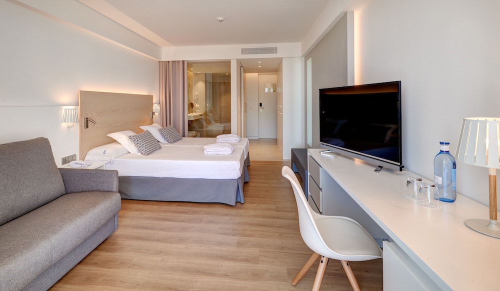 Hotel Girasol — Hotel rooms in Cala Millor, Balearic Islands