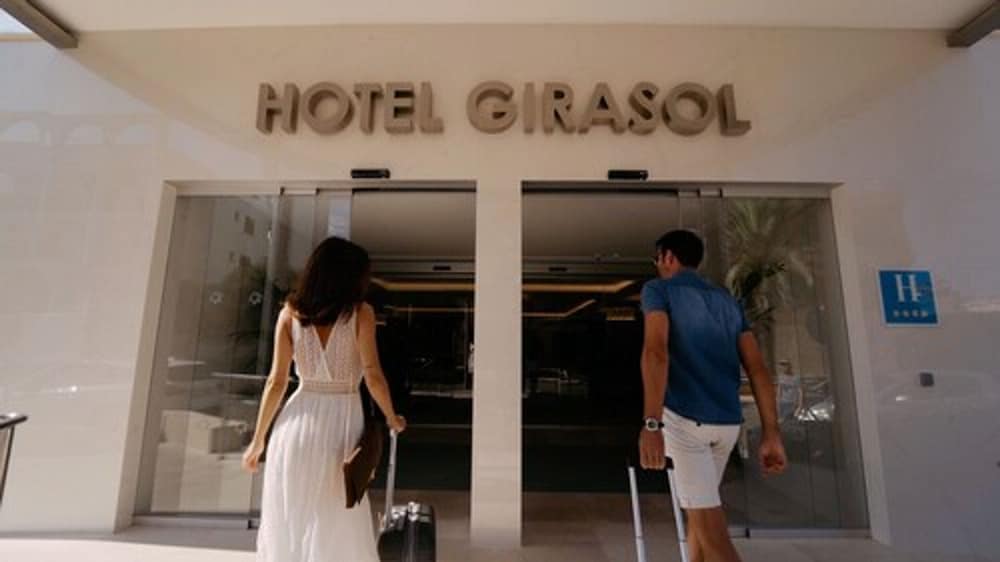 Hotel Girasol — Hotel building in Cala Millor, Balearic Islands