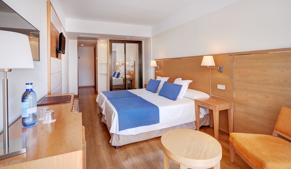 Hotel Girasol — Hotel rooms in Cala Millor, Balearic Islands