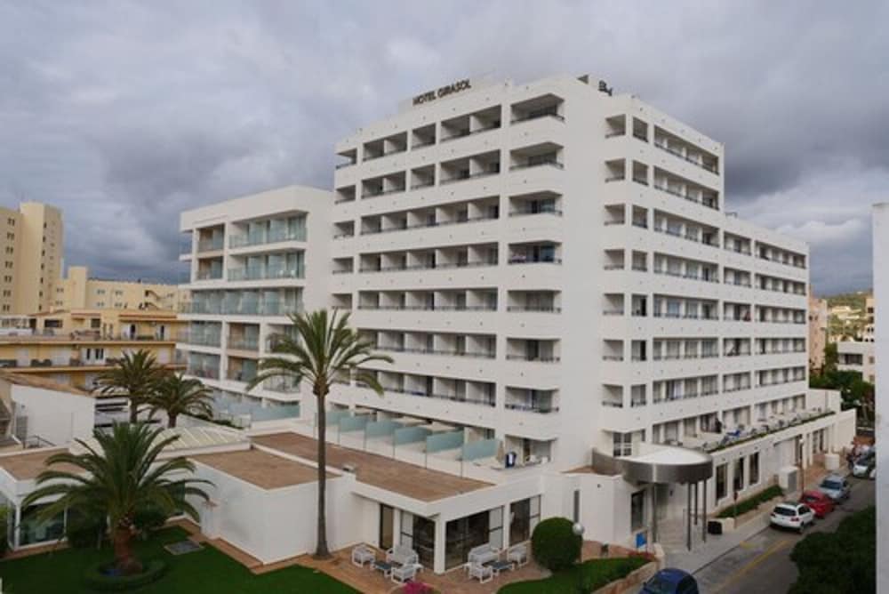Hotel Girasol — Hotel building in Cala Millor, Balearic Islands