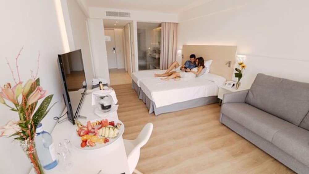 Hotel Girasol — Hotel rooms in Cala Millor, Balearic Islands
