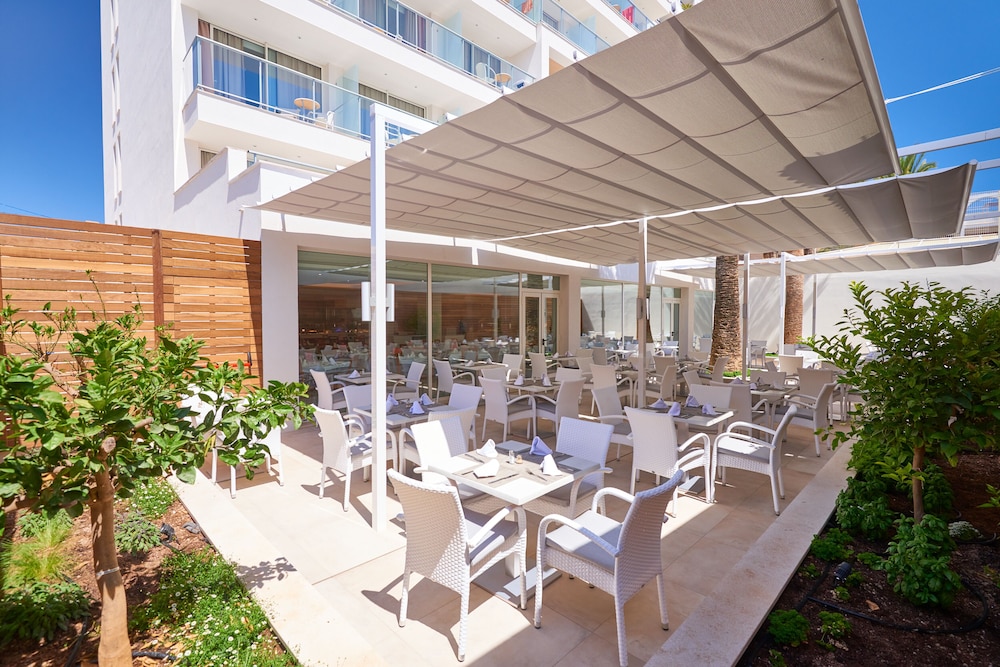 Hotel Girasol — Restaurant & bars in Cala Millor, Balearic Islands