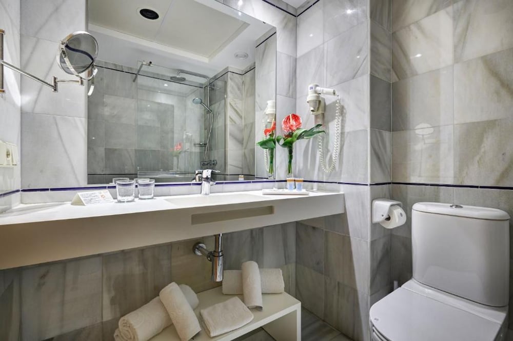 Hotel Girasol — Hotel rooms in Cala Millor, Balearic Islands