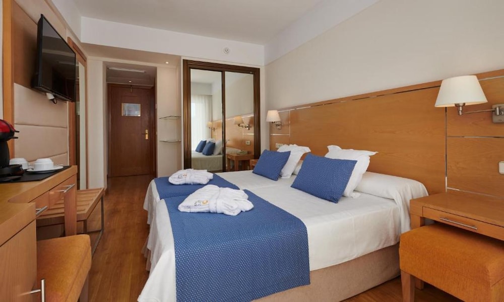 Hotel Girasol — Hotel rooms in Cala Millor, Balearic Islands