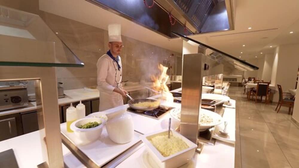 Hotel Girasol — Restaurant & bars in Cala Millor, Balearic Islands