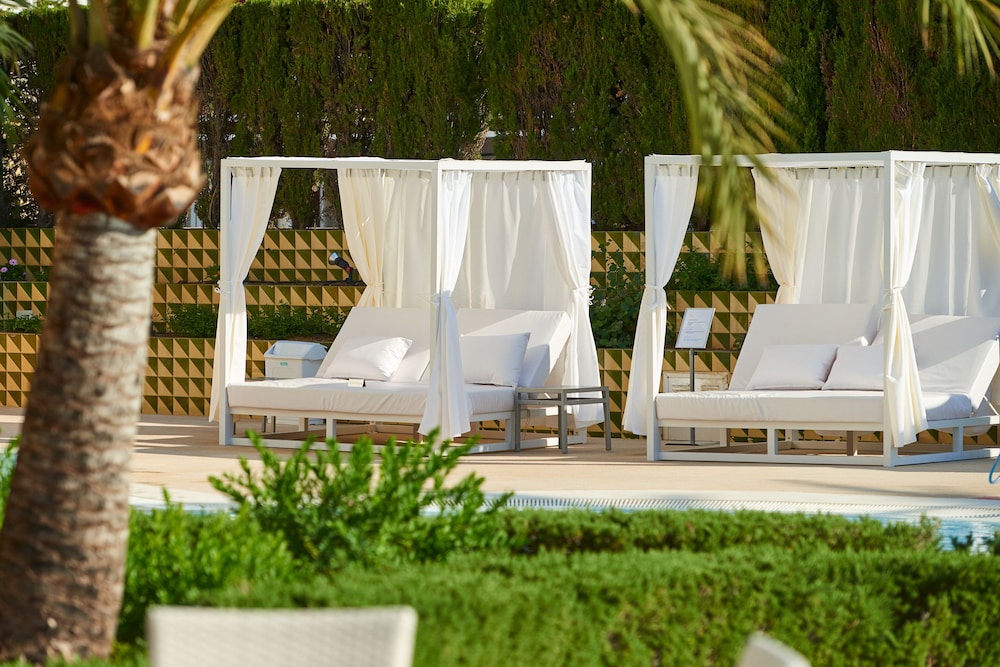Hotel Girasol — Swimming pool in Cala Millor, Balearic Islands