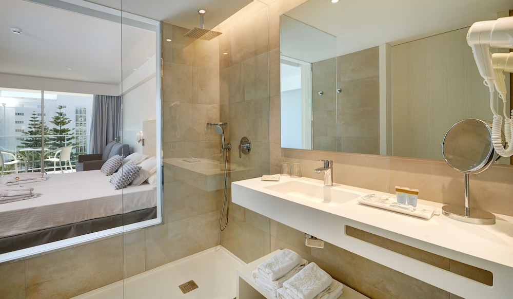 Hotel Girasol — Hotel rooms in Cala Millor, Balearic Islands