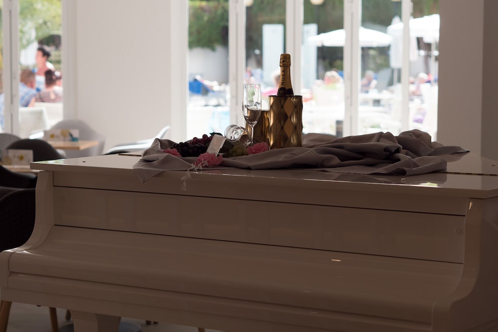 Hotel Girasol — Hotel rooms in Cala Millor, Balearic Islands
