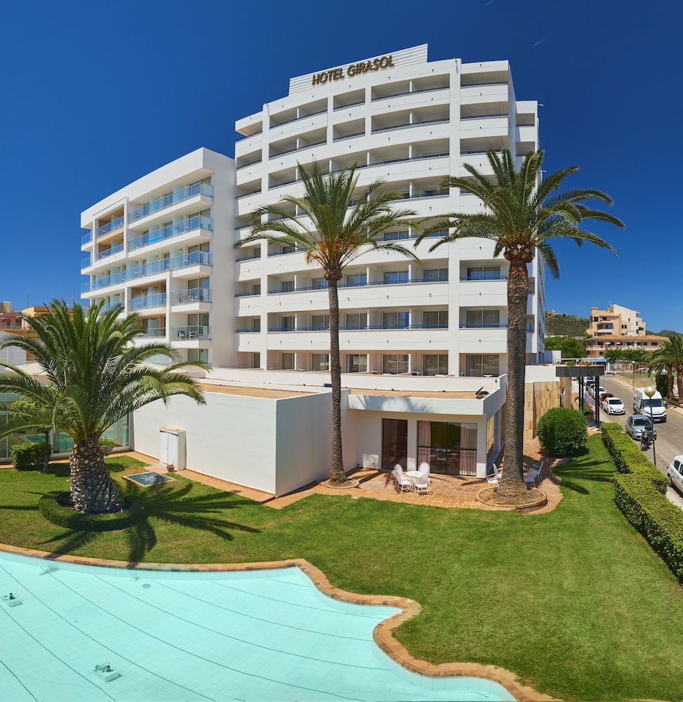 Hotel Girasol — Hotel building in Cala Millor, Balearic Islands