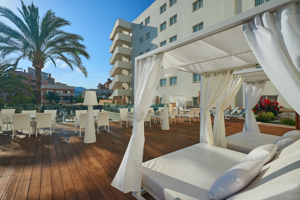 Hotel Girasol — Hotel building in Cala Millor, Balearic Islands