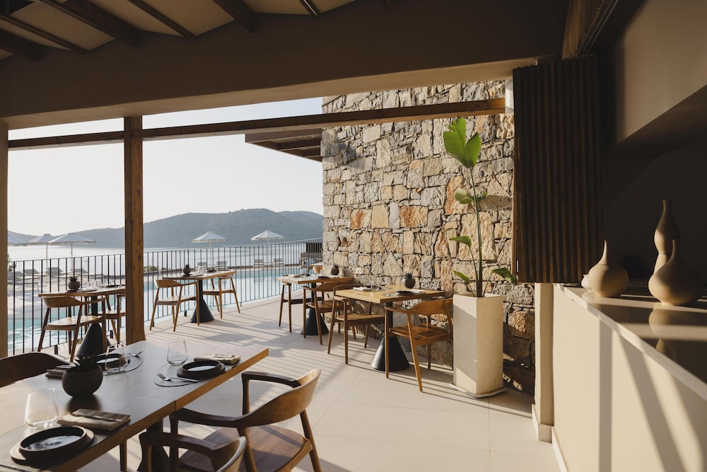 Domes Aulus Elounda Resort, Curio Collection by Hilton - All inclusive — Restaurant & bars in Elounda