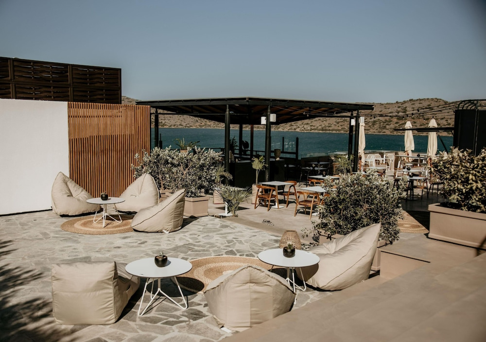 Domes Aulus Elounda Resort, Curio Collection by Hilton - All inclusive — Restaurant & bars in Elounda