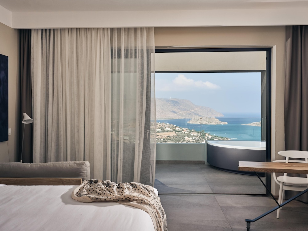 Domes Aulus Elounda Resort, Curio Collection by Hilton - All inclusive — Hotel rooms in Elounda