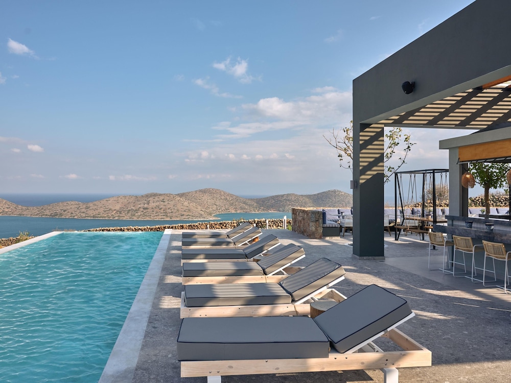 Domes Aulus Elounda Resort, Curio Collection by Hilton - All inclusive — Swimming pool in Elounda
