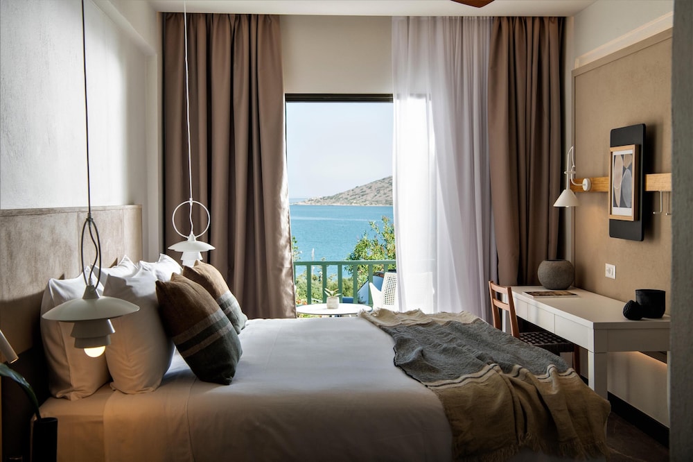 Domes Aulus Elounda Resort, Curio Collection by Hilton - All inclusive — Hotel rooms in Elounda