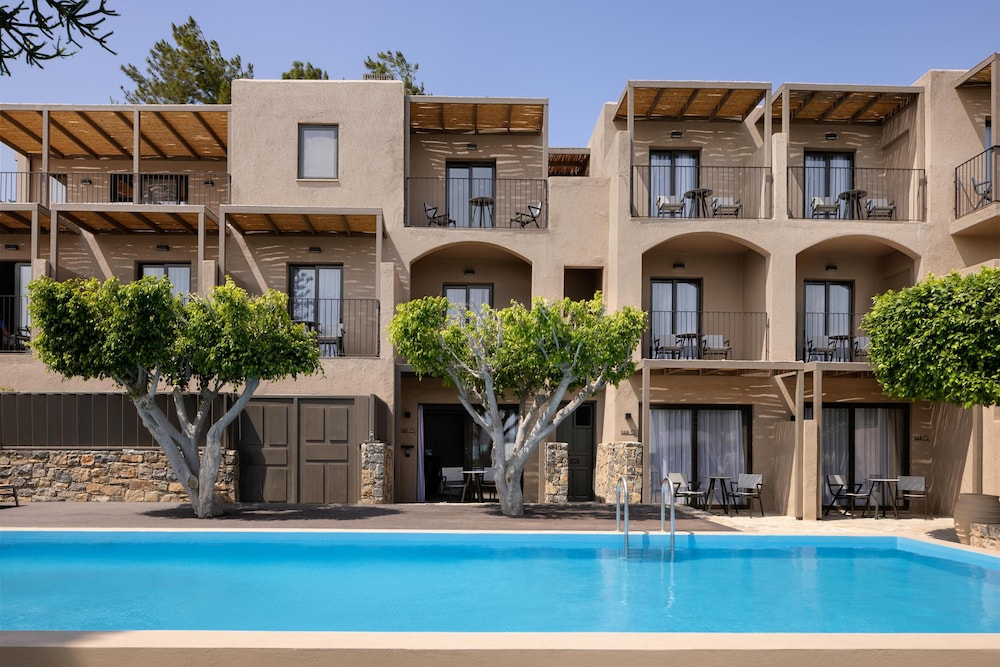 Domes Aulus Elounda Resort, Curio Collection by Hilton - All inclusive — Hotel building in Elounda