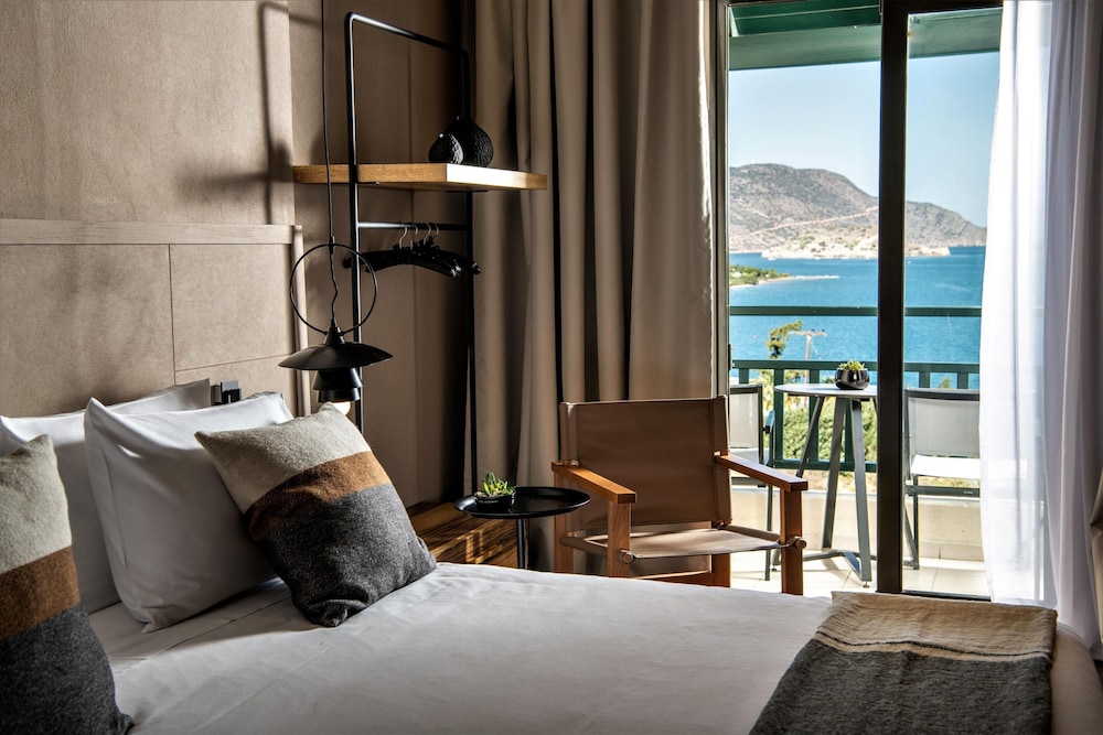 Domes Aulus Elounda Resort, Curio Collection by Hilton - All inclusive — Hotel rooms in Elounda