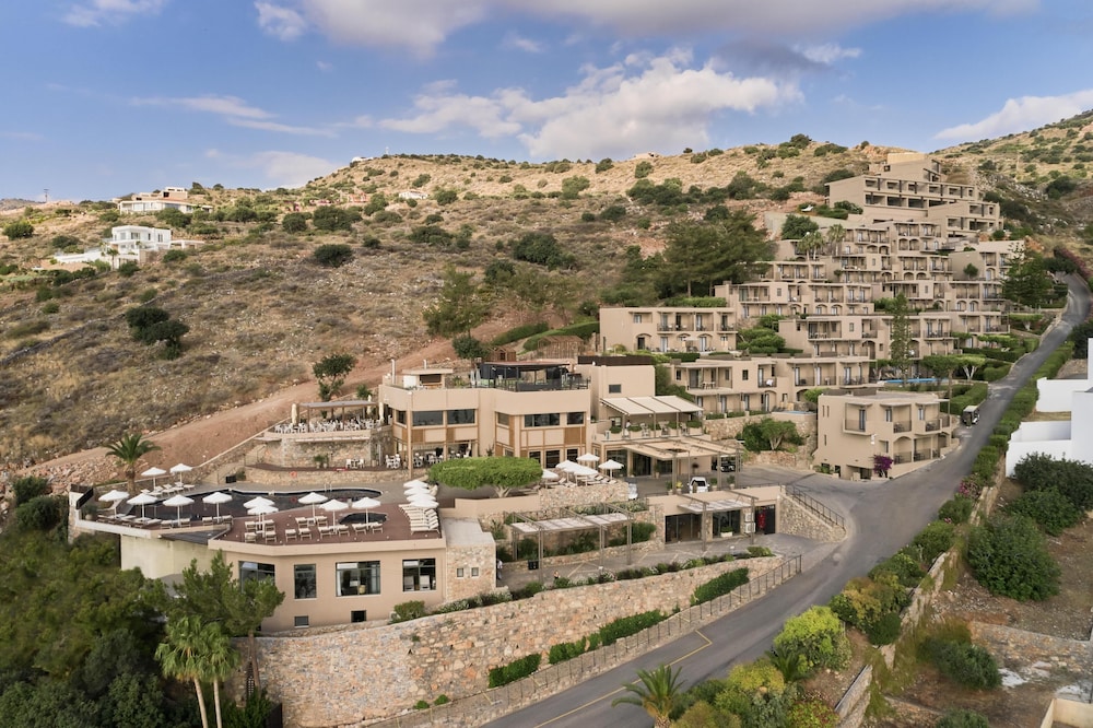 Domes Aulus Elounda Resort, Curio Collection by Hilton - All inclusive — Hotel building in Elounda