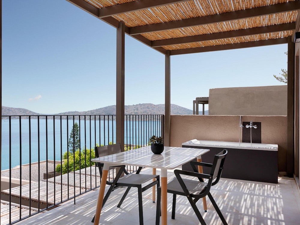 Domes Aulus Elounda Resort, Curio Collection by Hilton - All inclusive — Hotel building in Elounda