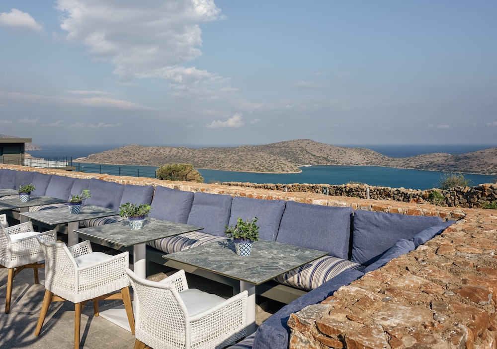 Domes Aulus Elounda Resort, Curio Collection by Hilton - All inclusive — Restaurant & bars in Elounda