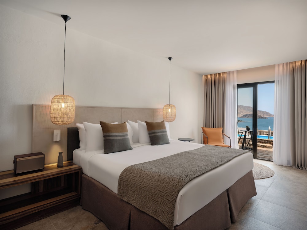 Domes Aulus Elounda Resort, Curio Collection by Hilton - All inclusive — Hotel rooms in Elounda