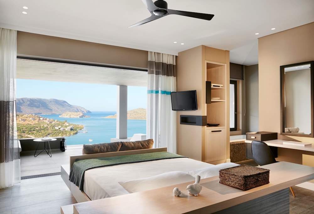 Domes Aulus Elounda Resort, Curio Collection by Hilton - All inclusive — Hotel rooms in Elounda
