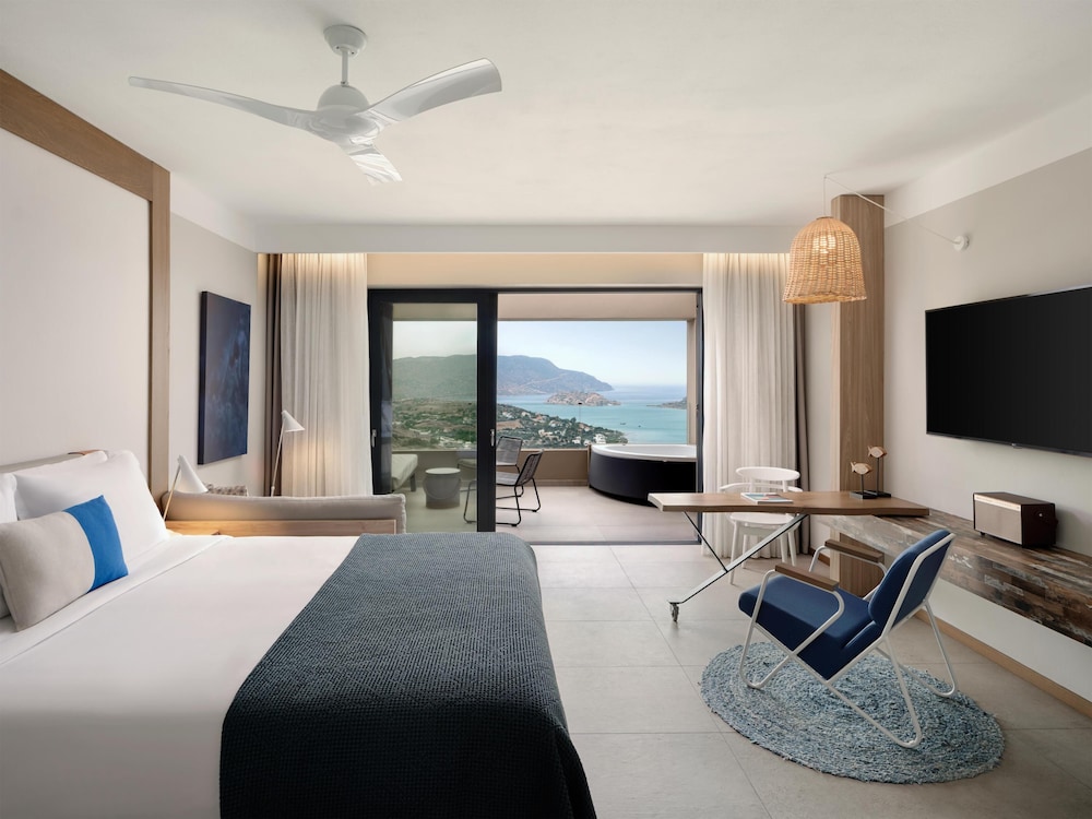 Domes Aulus Elounda Resort, Curio Collection by Hilton - All inclusive — Hotel rooms in Elounda
