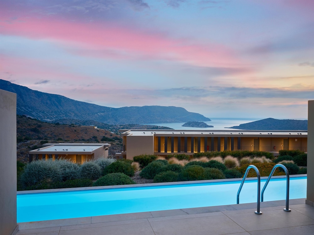 Domes Aulus Elounda Resort, Curio Collection by Hilton - All inclusive — Swimming pool in Elounda