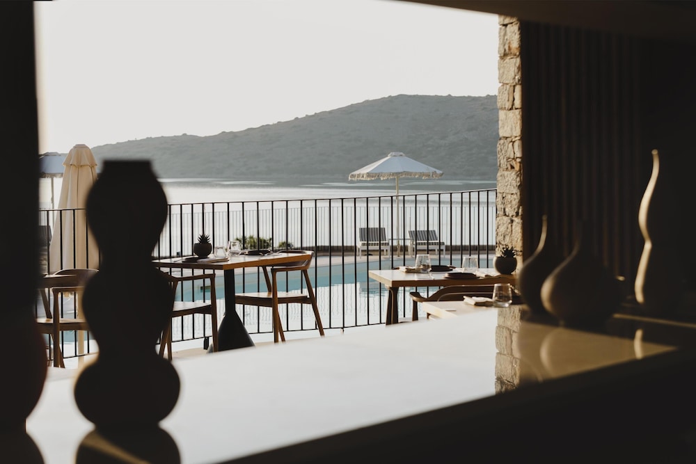 Domes Aulus Elounda Resort, Curio Collection by Hilton - All inclusive — Restaurant & bars in Elounda