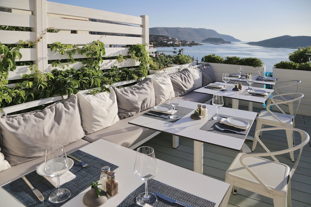 Domes Aulus Elounda Resort, Curio Collection by Hilton - All inclusive — Restaurant & bars in Elounda
