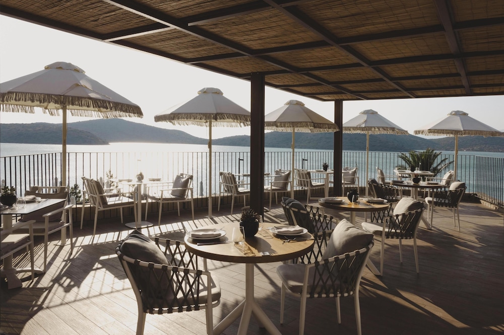 Domes Aulus Elounda Resort, Curio Collection by Hilton - All inclusive — Restaurant & bars in Elounda