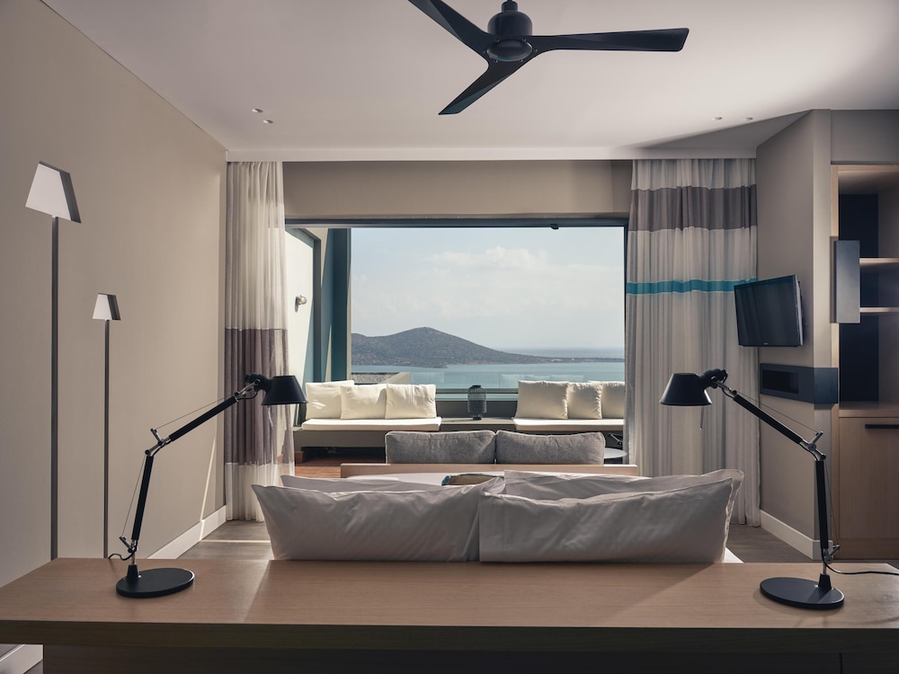 Domes Aulus Elounda Resort, Curio Collection by Hilton - All inclusive — Hotel rooms in Elounda
